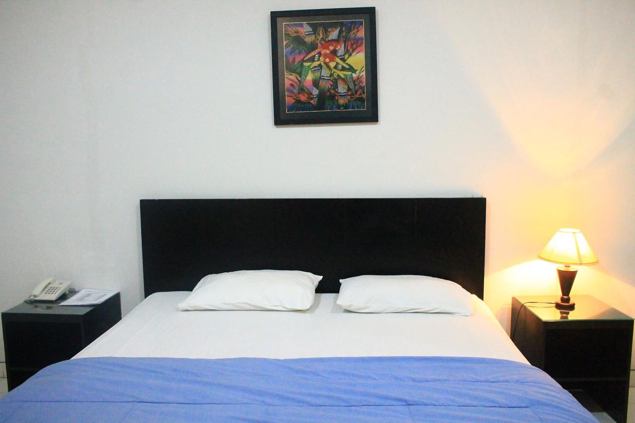Carica Homestay Surabaya Exterior foto